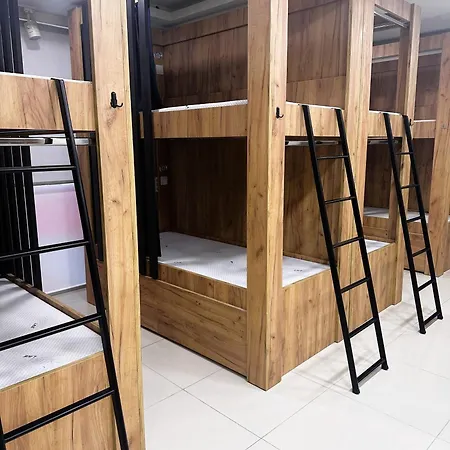 بيت شباب Parea *